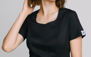 Fartuchy medyczne damskie w różnych kolorach