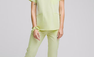 Jak dopasować damskie spodnie medyczne do sylwetki