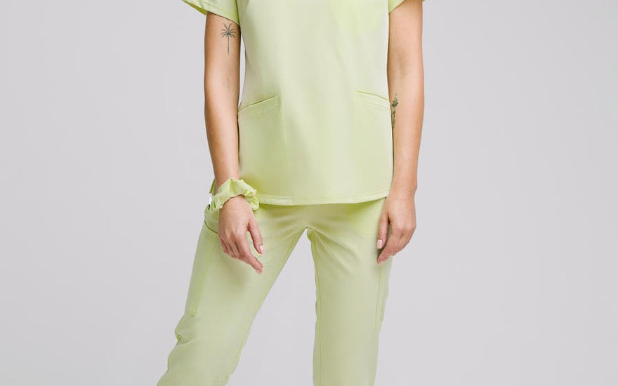 Jak dopasować damskie spodnie medyczne do sylwetki