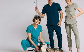 Czepki medyczne – jaką rolę pełnią i komu się przydają?