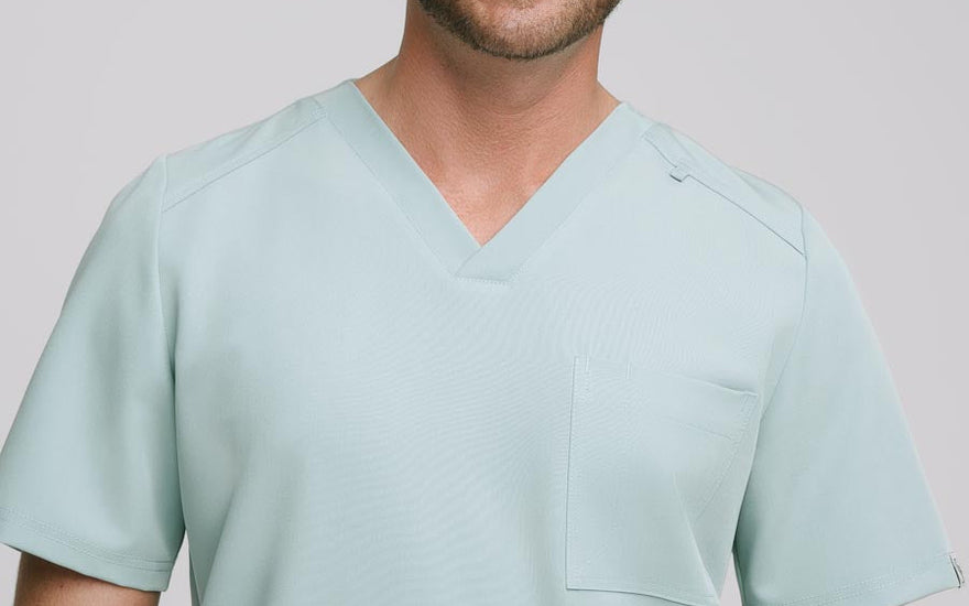Odzież medyczna dla mężczyzn – czy komfort może iść w parze z profesjonalnym wyglądem?