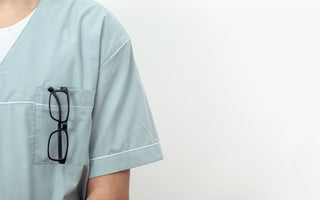 Odzież medyczna bez prasowania – wygoda i oszczędność czasu dla personelu medycznego